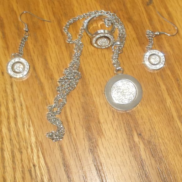 Necklace pierced earrings ring set silver tone rhinestones spinning middles - Picture 1 of 1